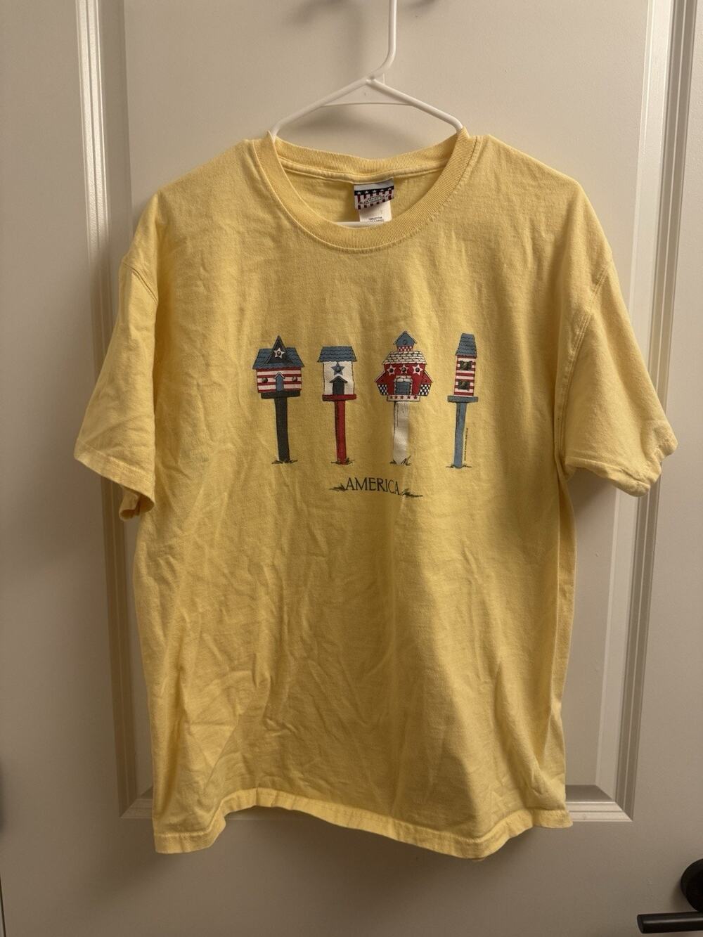 Vintage Patriotic Birdhouse Tee Large Yellow USA Americana
